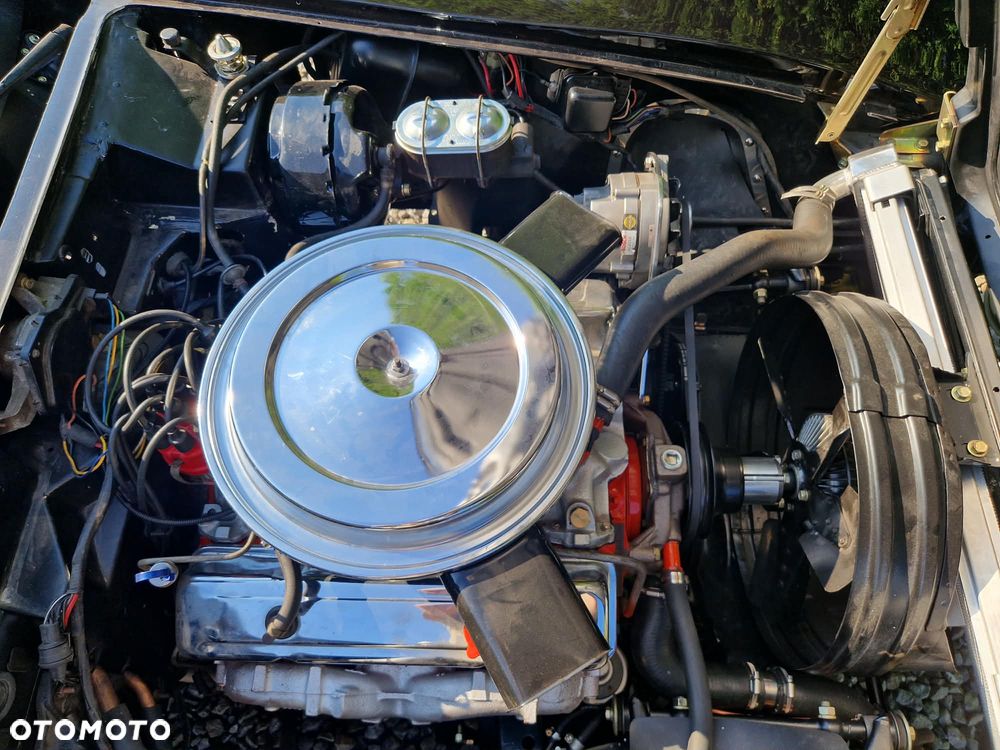 Chevrolet Corvette - 21