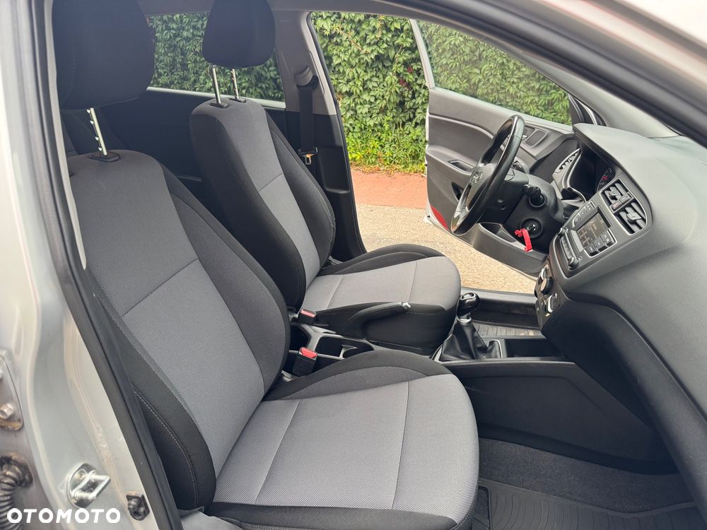 Hyundai i20 blue 1.2 Advantage+ - 13