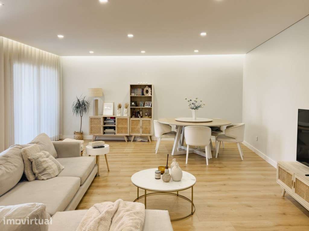 Apartamento T3 em Porto Salvo de Construção Recente - Grande imagem: 2/36