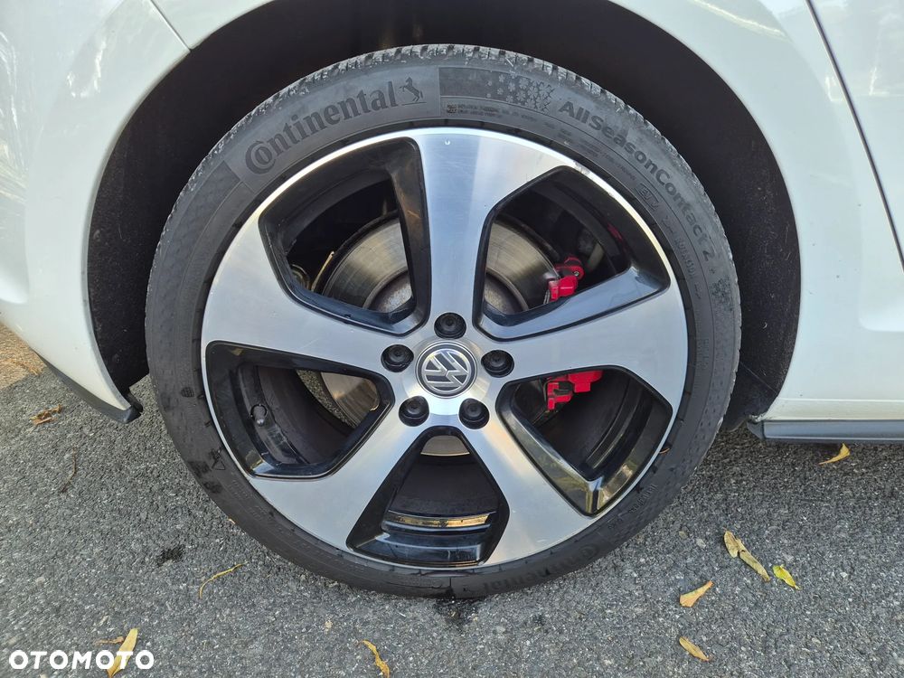 Volkswagen Golf - 23