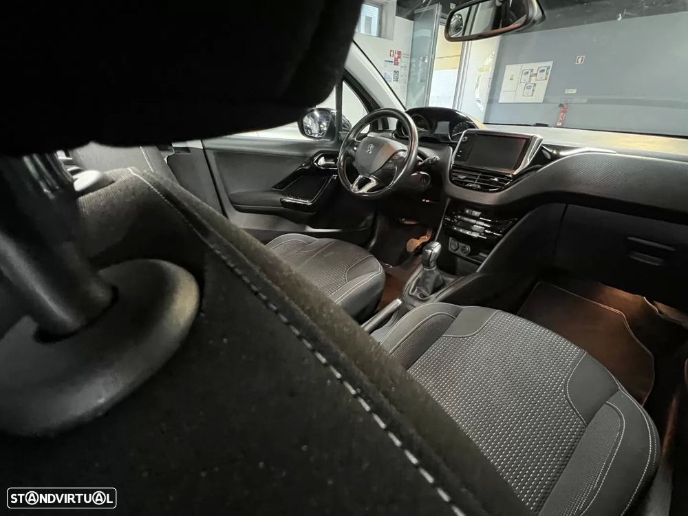 Peugeot 208 1.2 PureTech Allure - 19