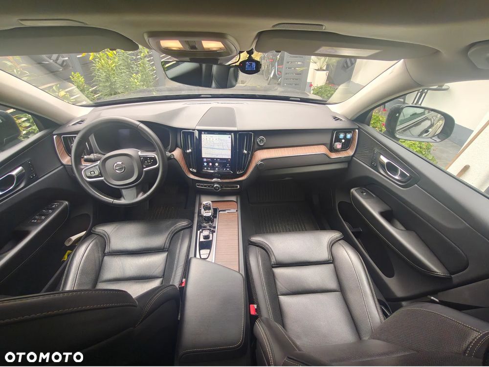 Volvo XC 60 B4 D Plus Dark - 7