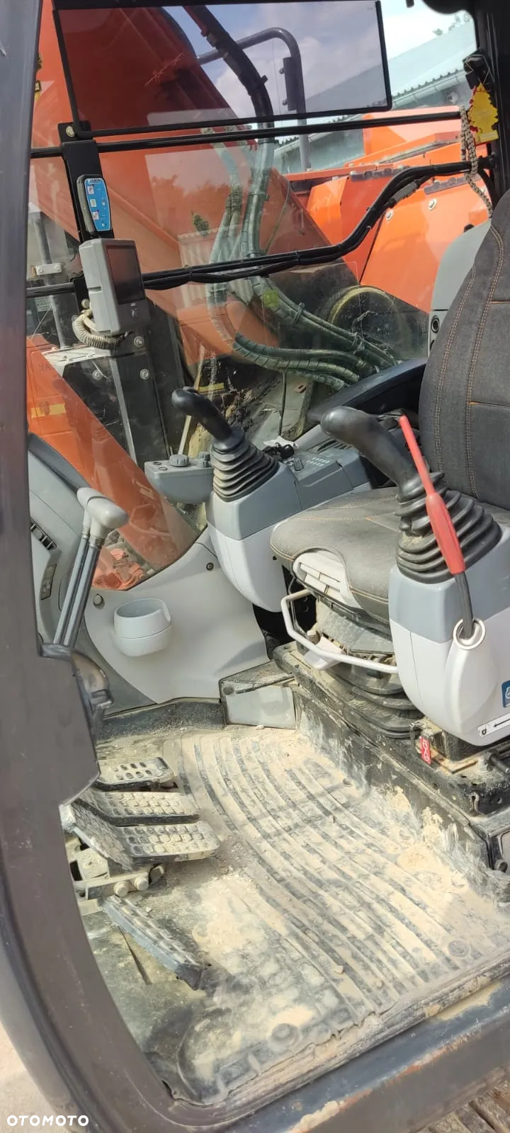 Hitachi ZX225 - 8