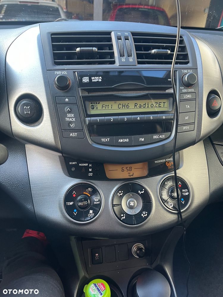 Toyota RAV4 - 10