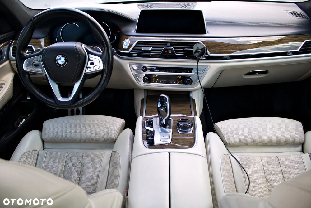 BMW Seria 7 740d xDrive - 29