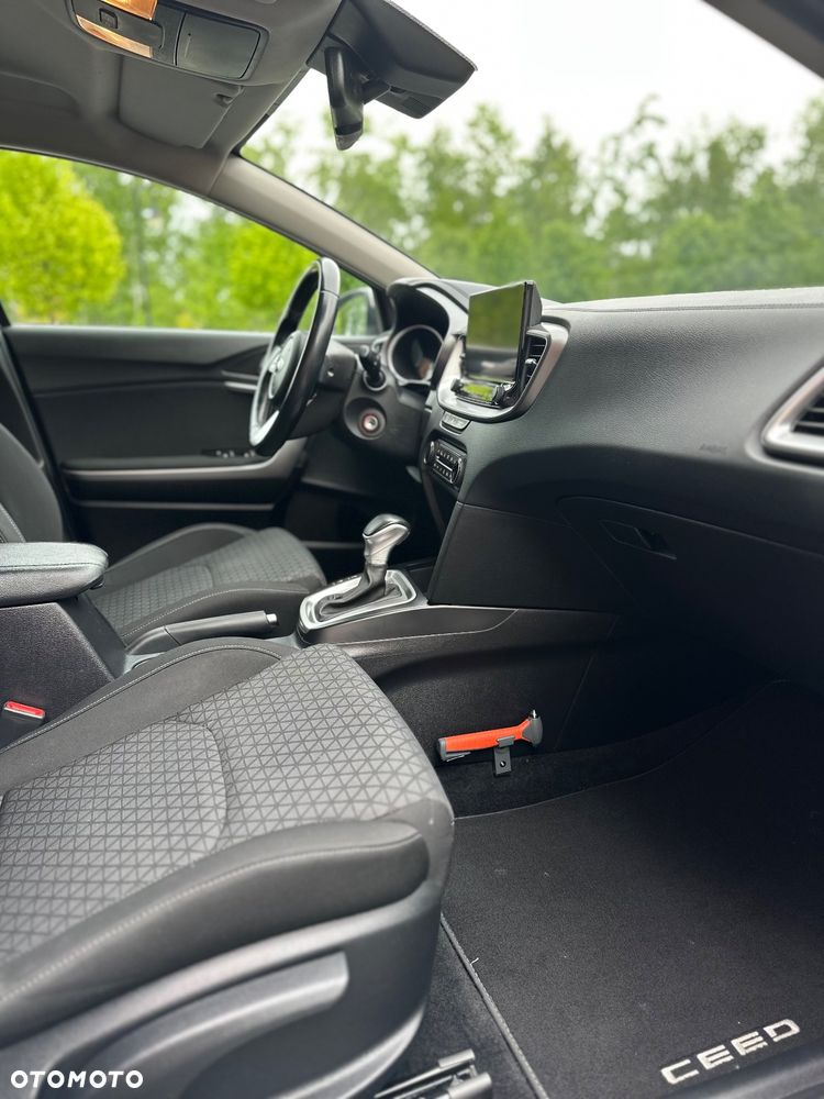 Kia Ceed - 38