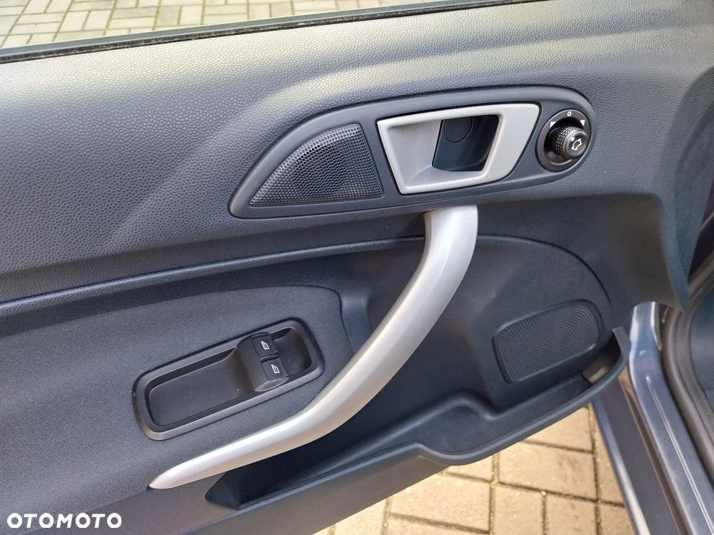 Ford Fiesta 1.25 Champions Edition - 17