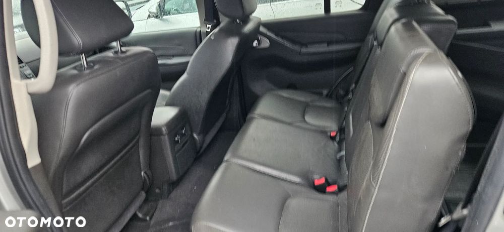 Nissan Pathfinder 3.0 D V6 LE EU5 - 19