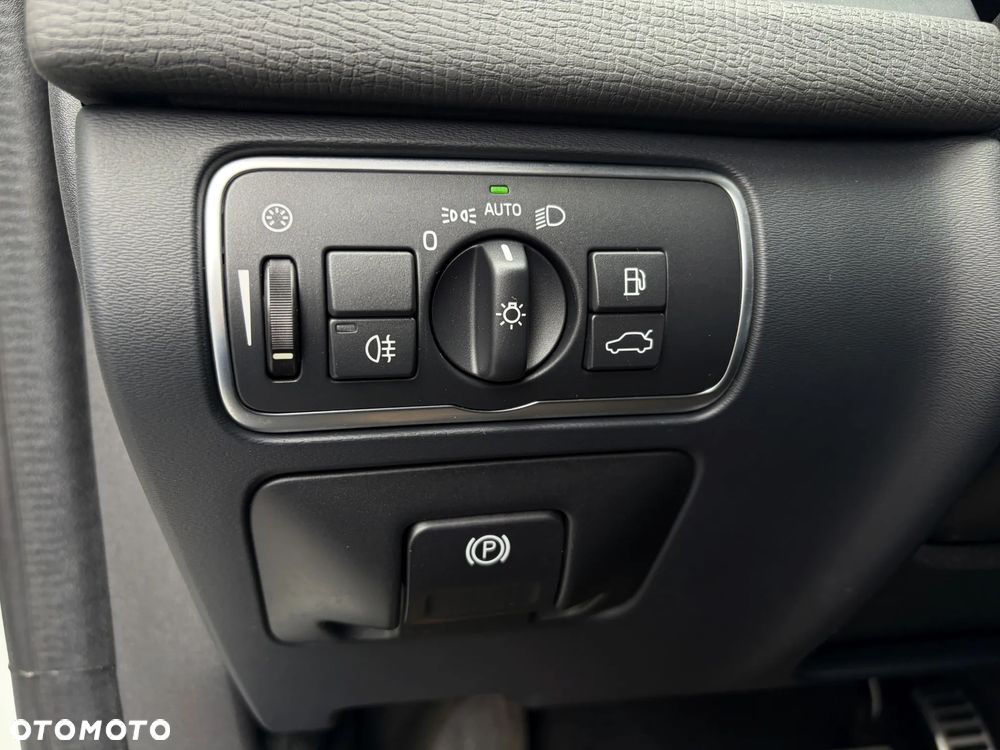 Volvo XC 60 D4 Geartronic RDesign - 33