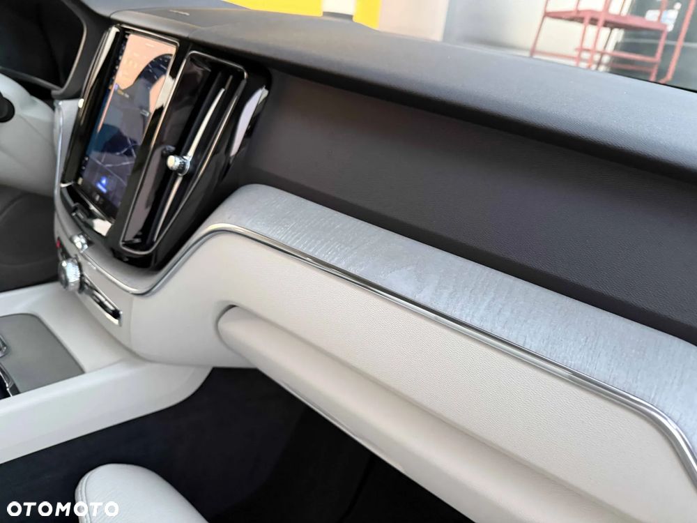 Volvo XC 60 B4 D Plus Dark - 6