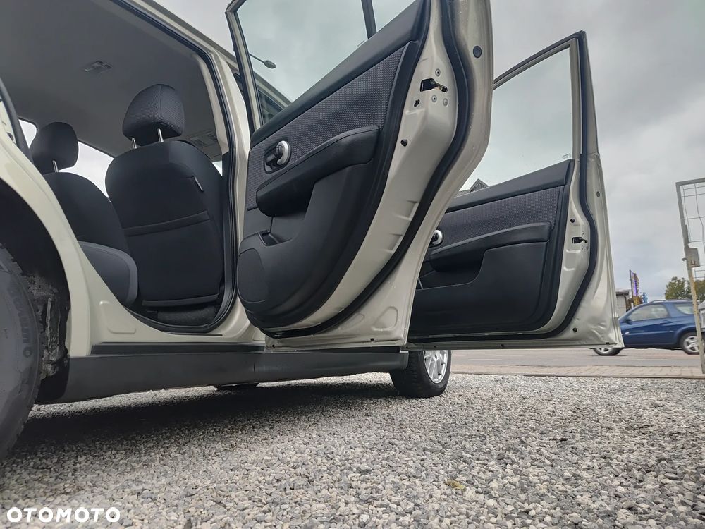 Nissan Tiida 1.6 Acenta - 12