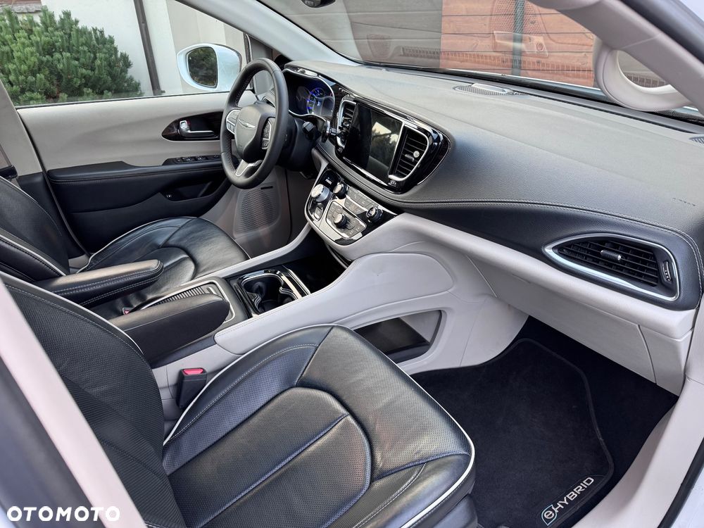 Chrysler Pacifica - 25