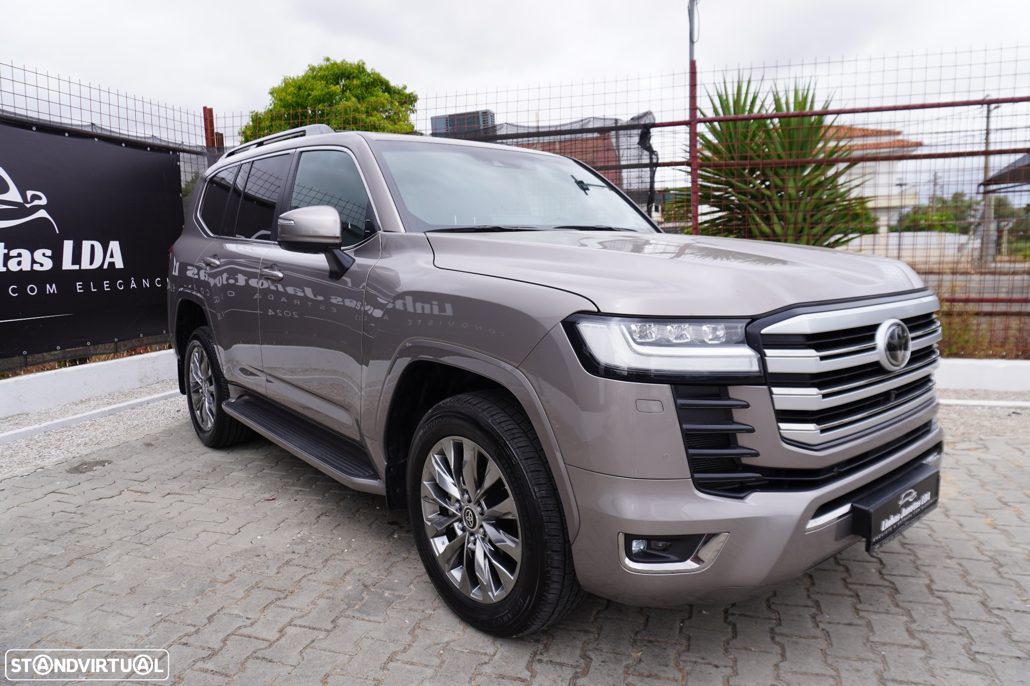 Toyota Land Cruiser - 5