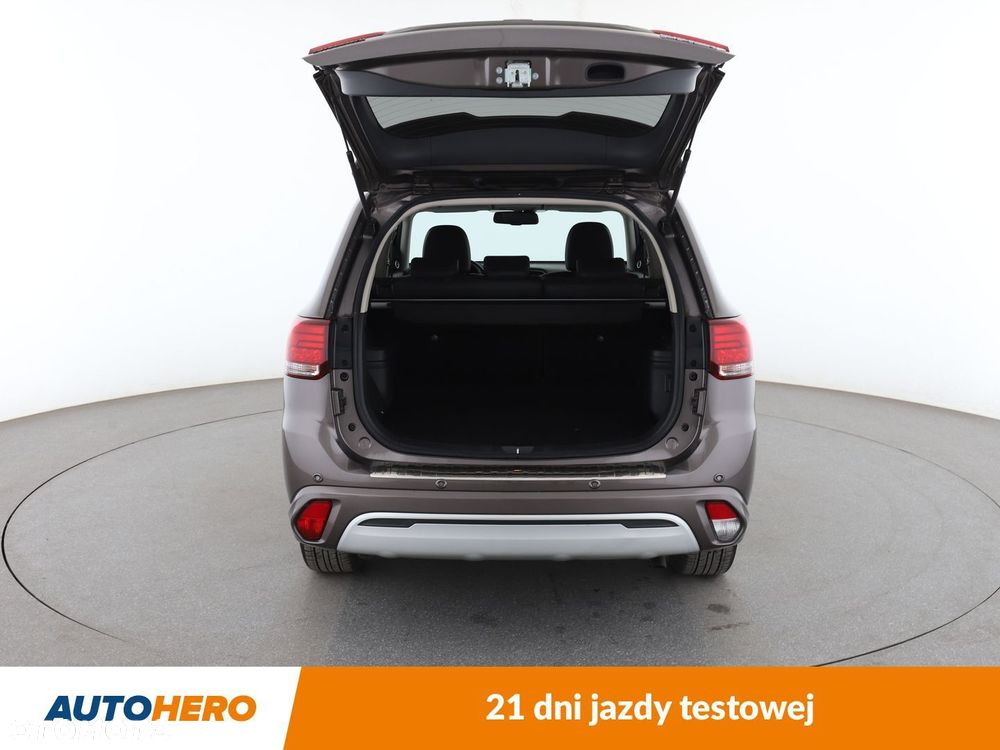 Mitsubishi Outlander - 16