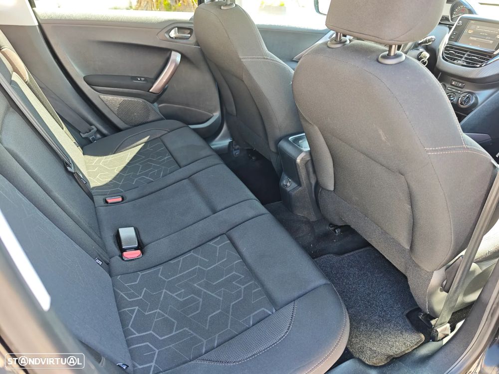 Peugeot 2008 1.2 PureTech Allure - 9