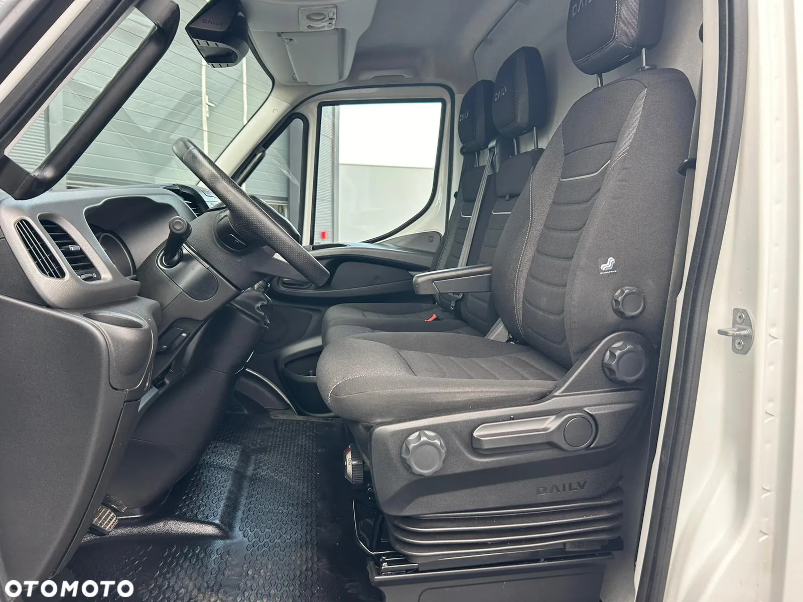 Iveco Daily 35S18 3.0 HPI Hi-Matic L3H2 Średniak Warsztat regały bagażnik warsztatowy **Hak 3,5t**KLIMA**Sprowadzony**Kamera**2022R** - 10