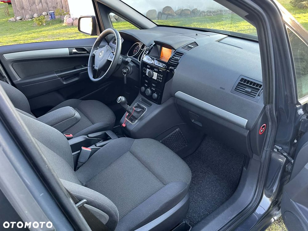 Opel Zafira 1.8 Cosmo - 37