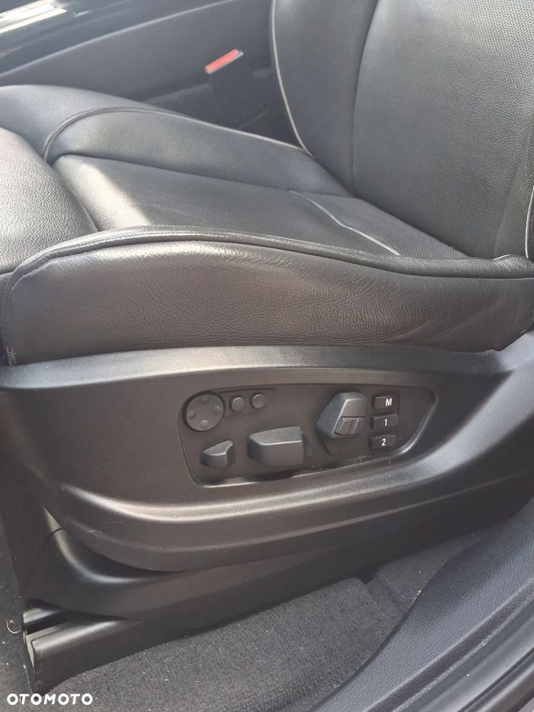 BMW X5 5.0i xDrive - 21