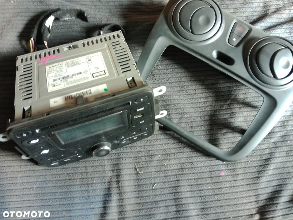 DACIA DOKKER LODGY LOGAN SANDERO CD RADIO + RAMKA GLOSNIKI DUZO CZESCI PYTAC - 1