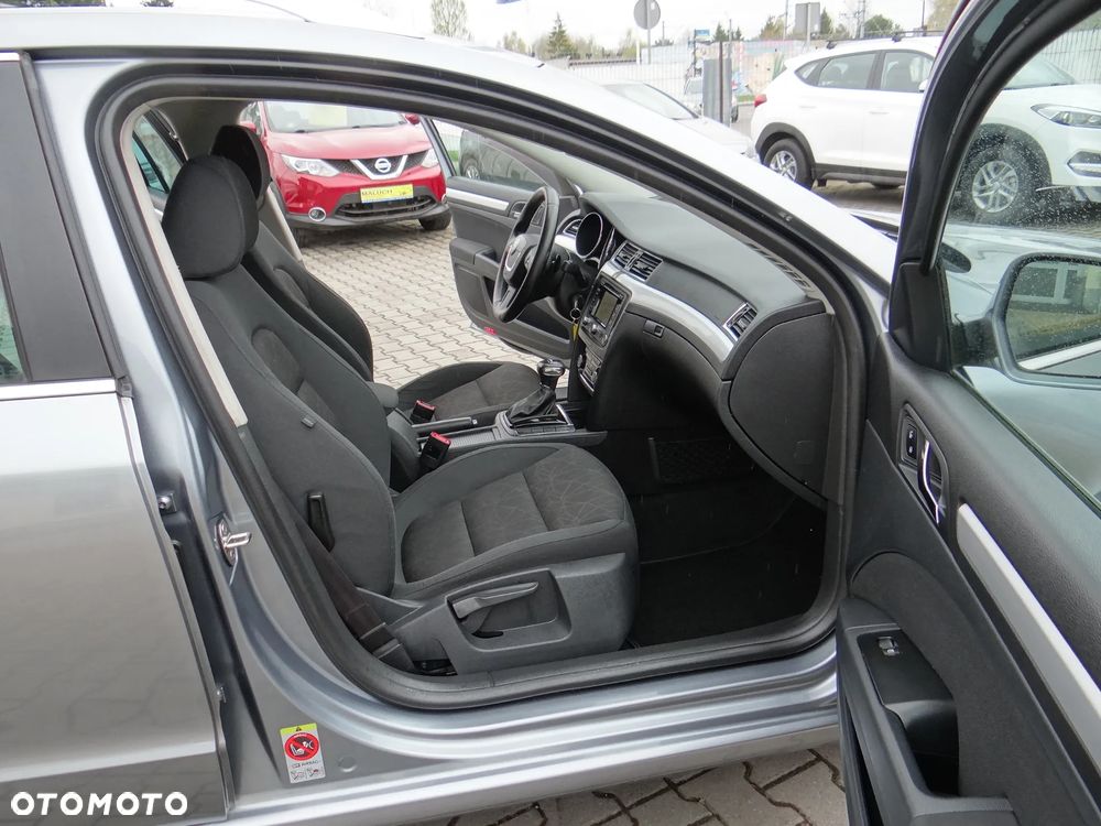 Skoda Superb 2.0 TDI DSG FAMILY - 31
