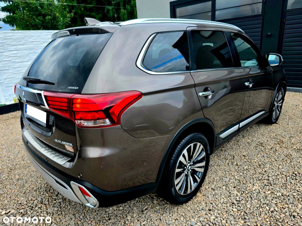Mitsubishi Outlander 2.0 Instyle + 4WD CVT - 14