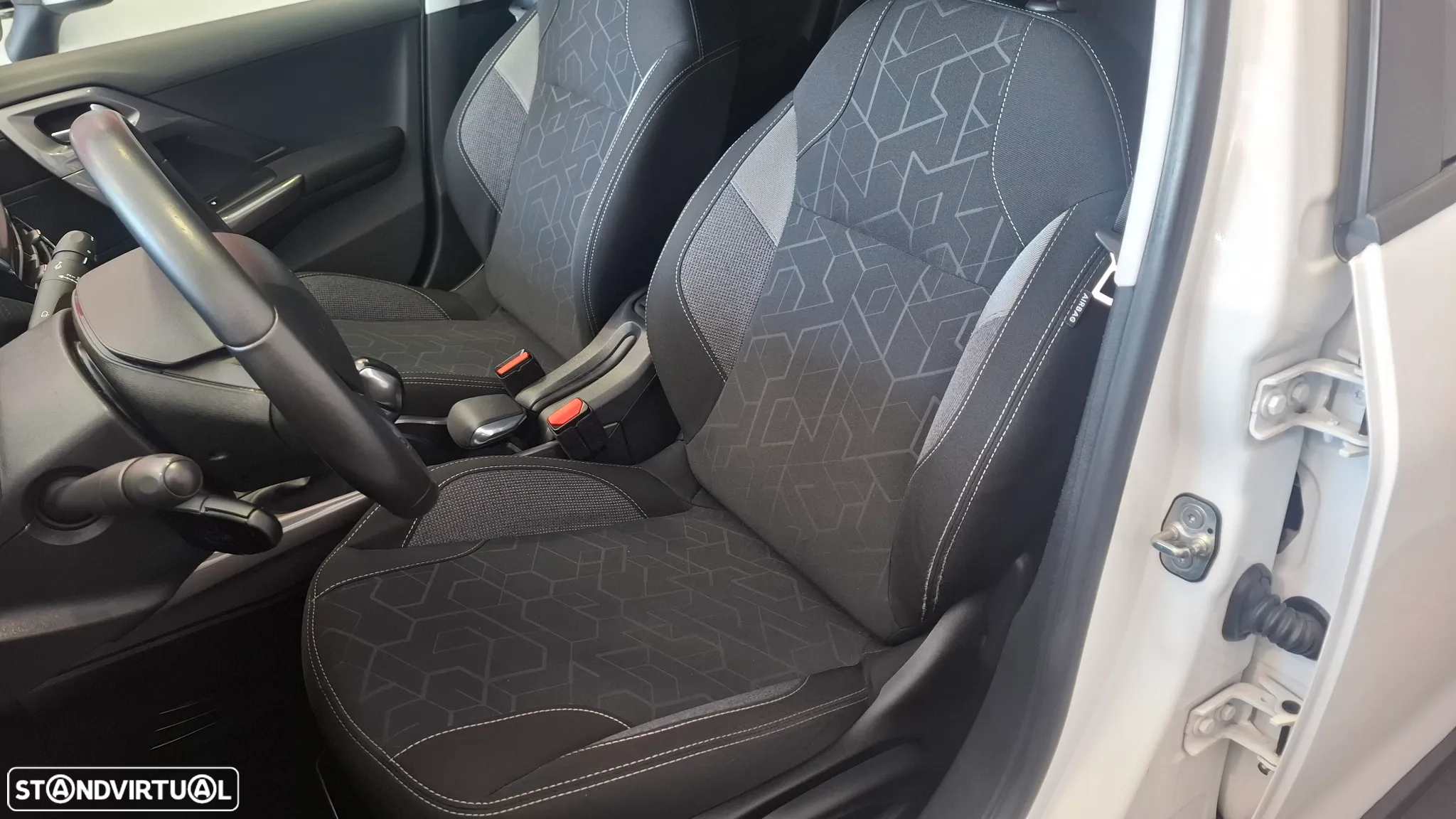 Peugeot 2008 1.6 BlueHDi Style - 18