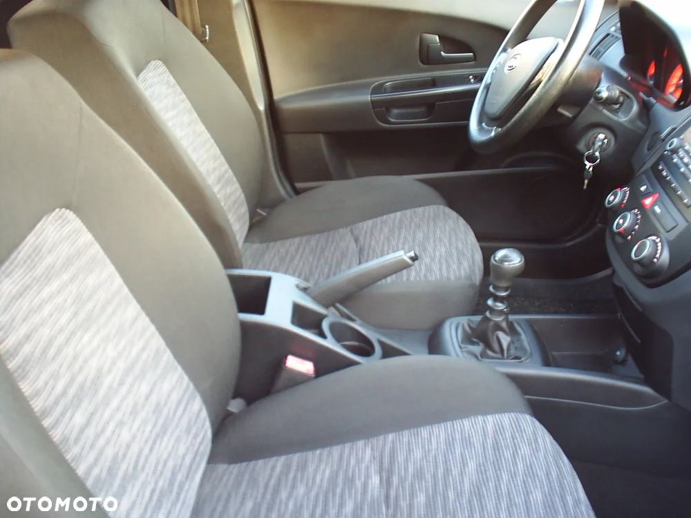 Kia Ceed - 11