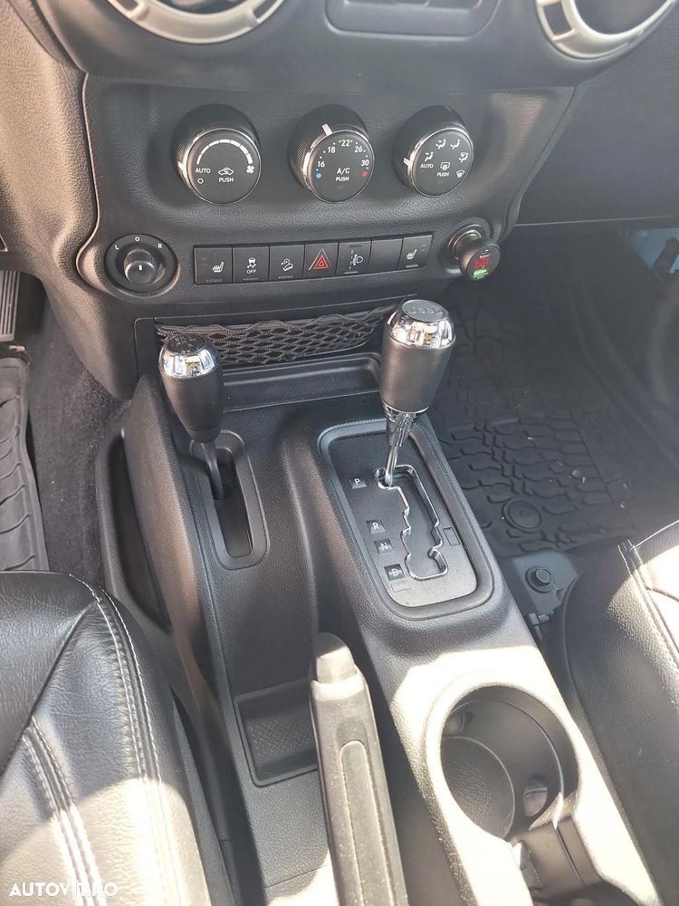 Jeep Wrangler Unlimited 2.8 CRD AT Rubicon - 19