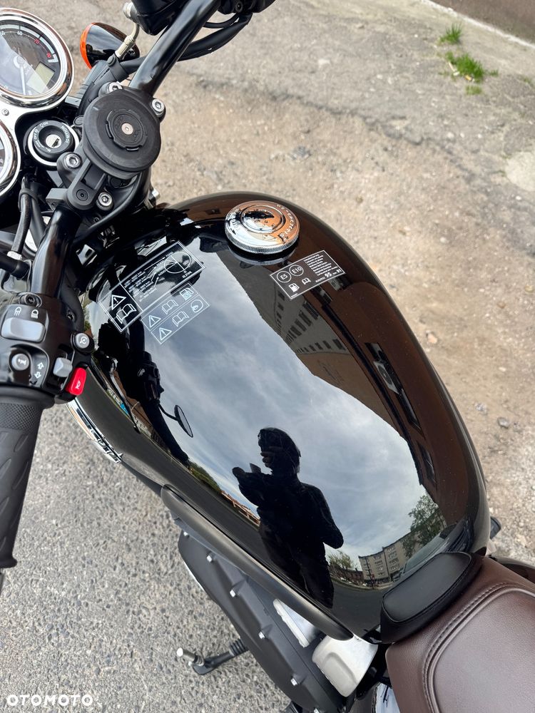Triumph Bonneville - 8