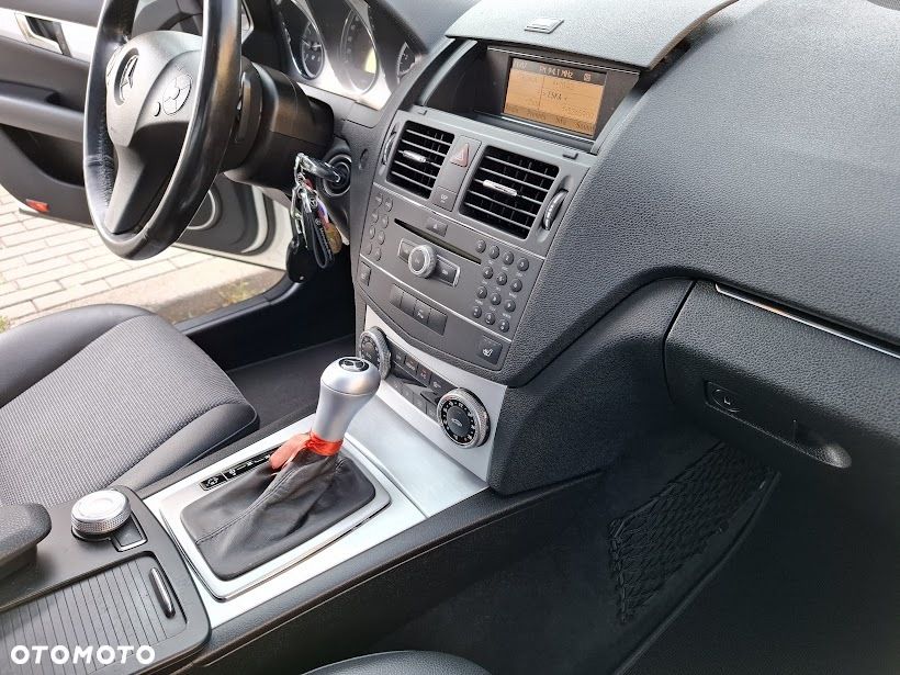 Mercedes-Benz Klasa C 180 CGI Automatik BlueEFFICIENCY Elegance - 28