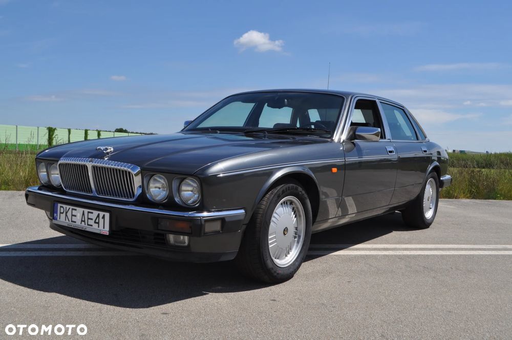 Jaguar Daimler Double Six - 1