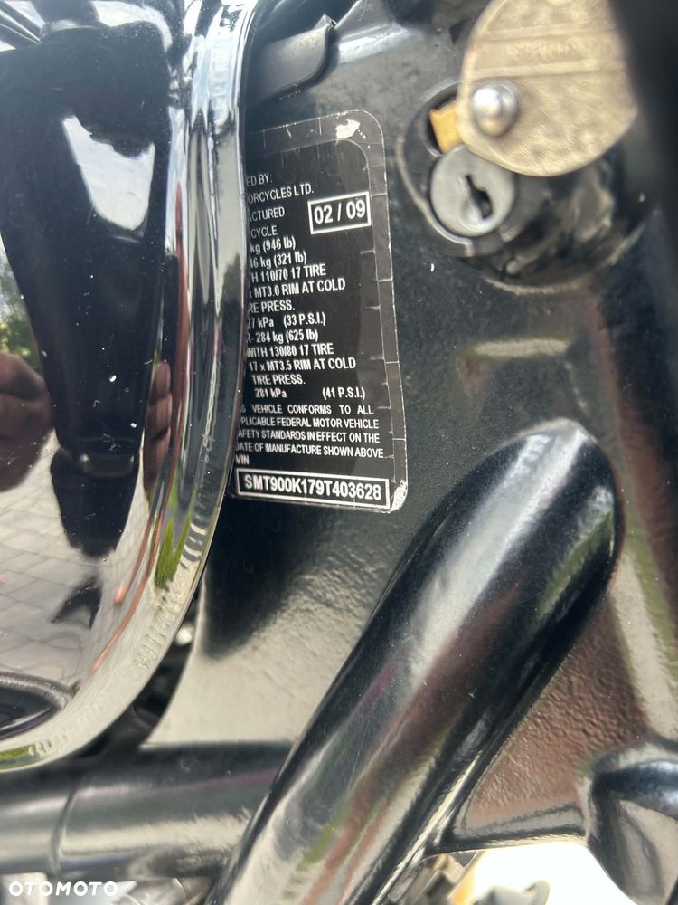 Triumph Bonneville - 8