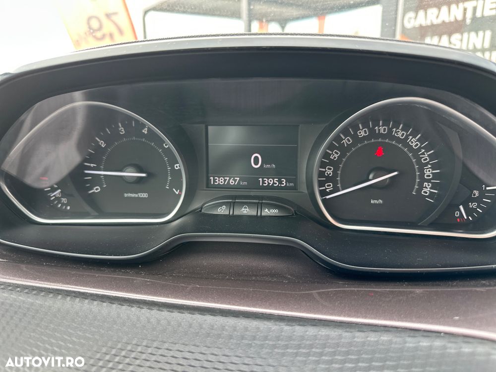 Peugeot 2008 1.2 L PureTech Allure - 12