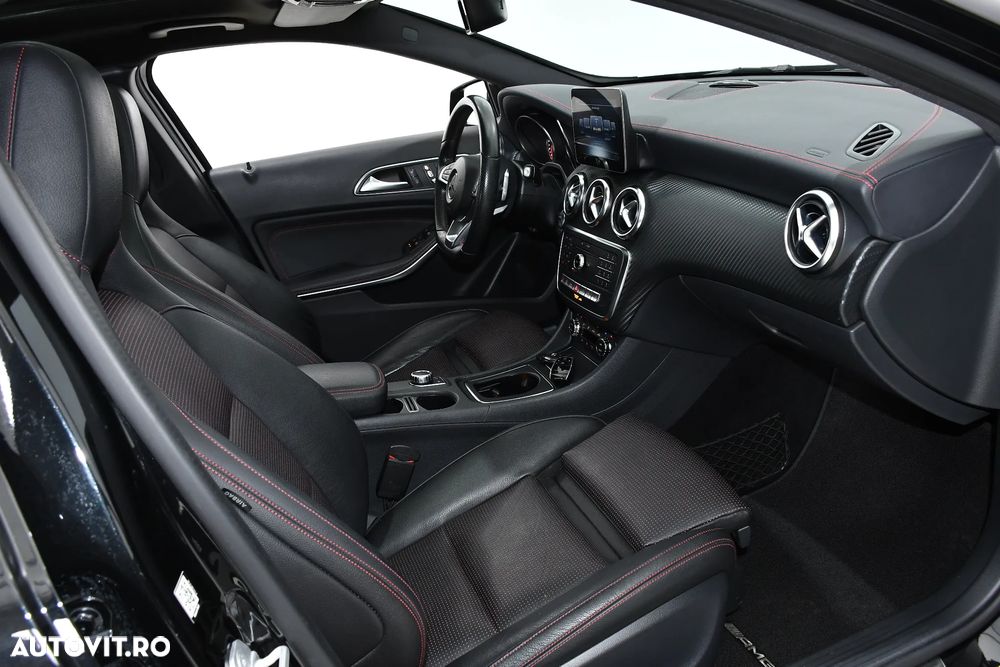 Mercedes-Benz A 220 d 4Matic 7G-DCT AMG Line - 13