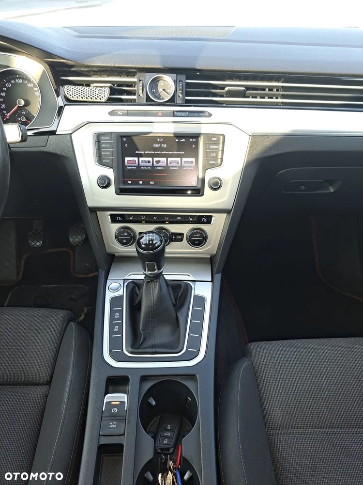 Volkswagen Passat 1.8 TSI BMT Comfortline - 12