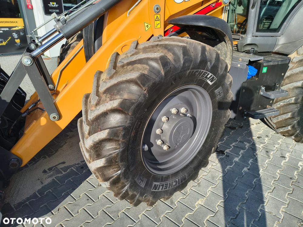 Case 695 SV 2023R - 17