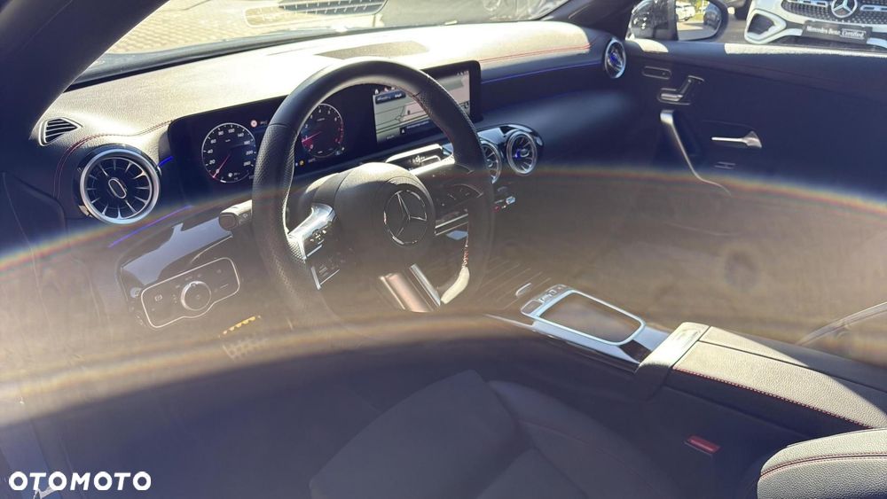 Mercedes-Benz CLA - 11