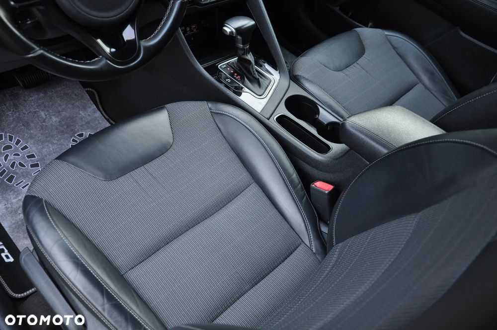 Kia Niro 1.6 GDI HEV 2WD OPF Edition 7 - 17