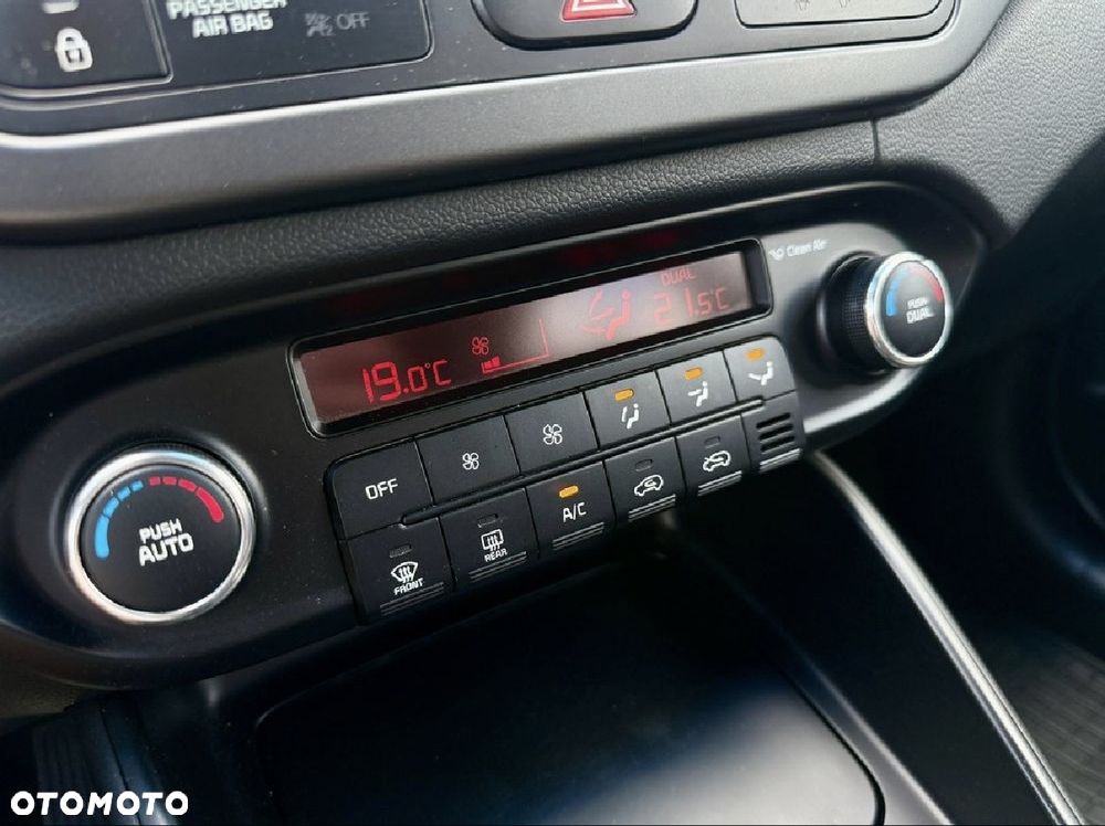 Kia Carens - 17