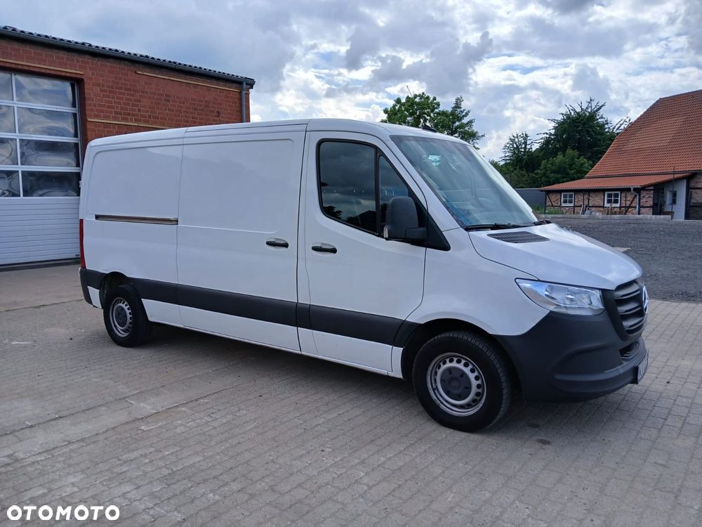 Mercedes-Benz Sprinter - 1
