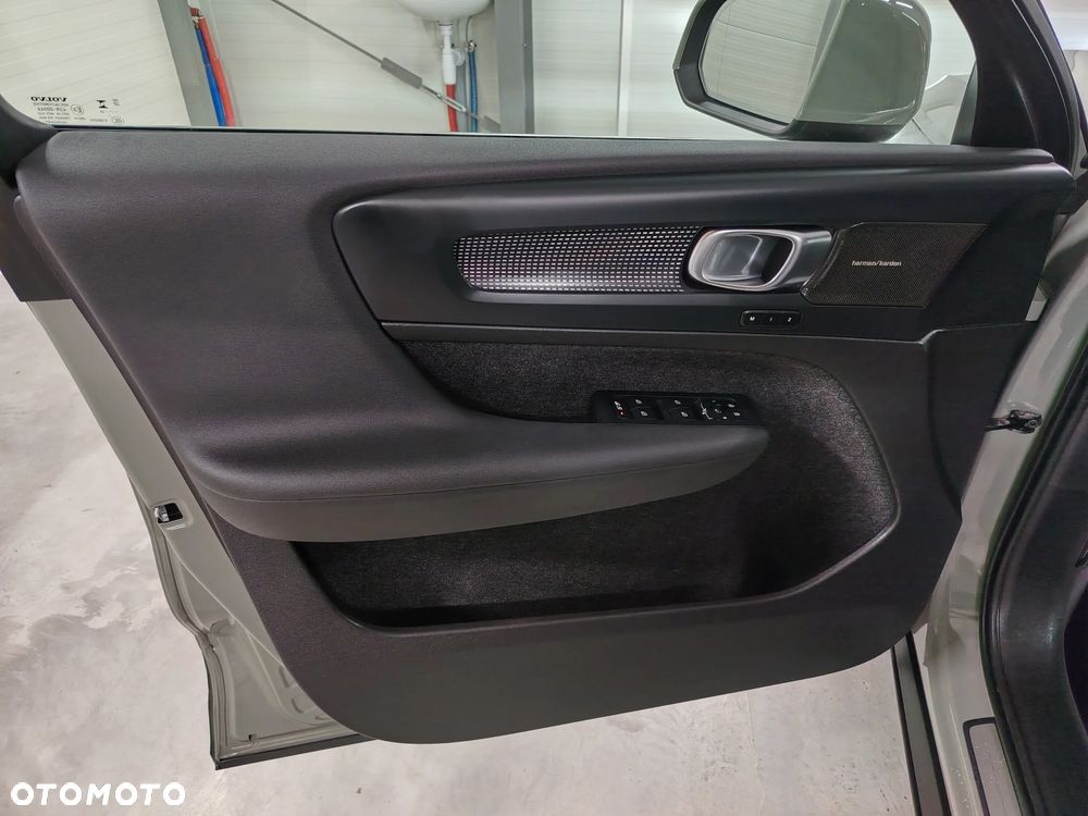Volvo XC 40 B4 Plus Dark - 19