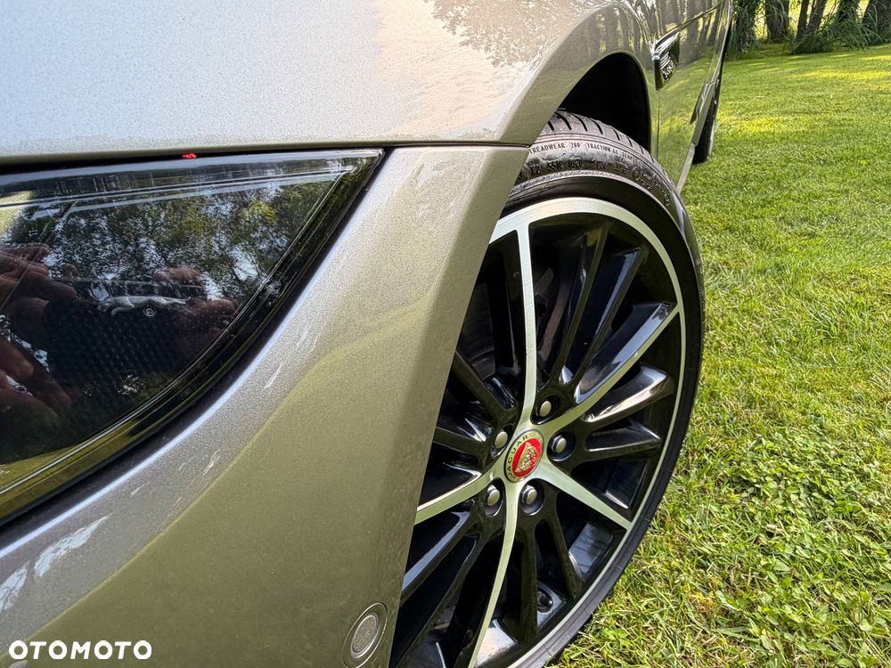 Jaguar XE P250 R-Dynamic S - 26