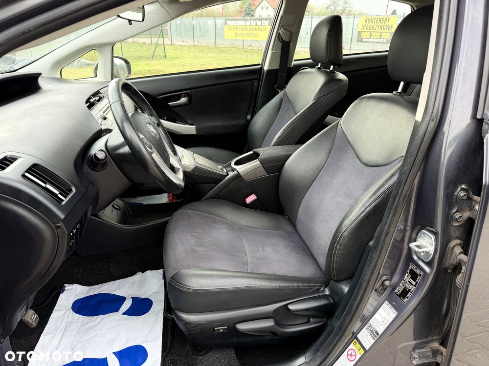 Toyota Prius 1.8 HSD Premium - 9