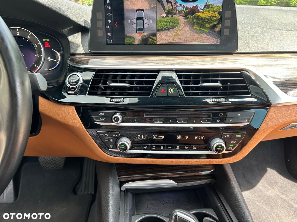 BMW Seria 5 540i xDrive Luxury Line sport - 22