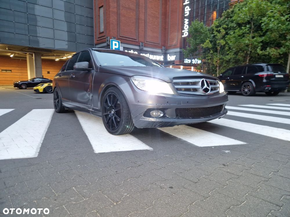 Mercedes-Benz Klasa C 320 CDI 7G-TRONIC Avantgarde DPF Sport Edition - 18