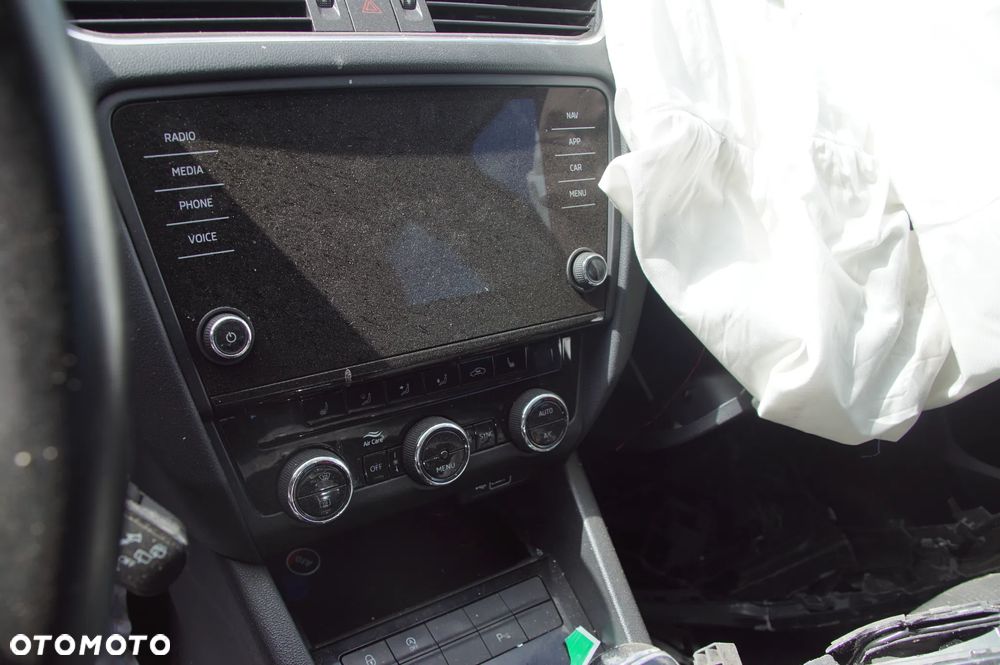 Auto na części - Skoda Octavia III Lift 2.0 TDI 150 KM DFFA TDH 2018R Silnik Skrzynia Zderzak Klapa Drzwi Szyba Lusterko Deska Kokpit Sterownik Moduł Licznik Wybierak - 12