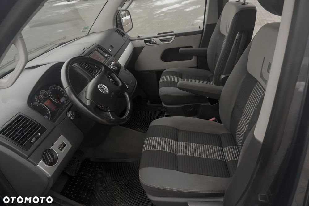 Volkswagen Multivan - 23