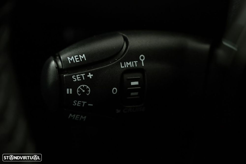 Peugeot 2008 1.2 Allure - 17