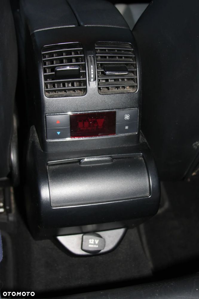 Mercedes-Benz GLK 350 4-Matic - 12