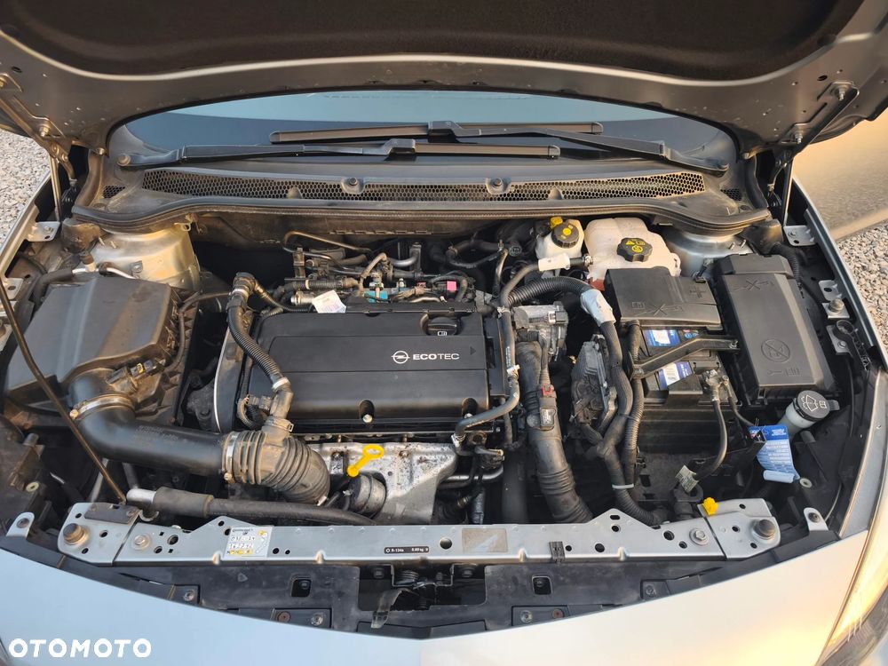 Opel Astra 1.6 Turbo Cosmo - 10